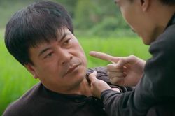 Hoa hậu Vi Minh sụp đổ hình ảnh ngay trong cuộc họp báo