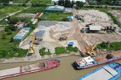 Tiếp vụ xe tải chạy rầm rập trên tuyến đê sông Luộc ở Hưng Yên: Những dấu hỏi trong công tác quản lý?