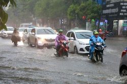 Mưa dông nhiều khu vực trên cả nước trước khi bước vào đợt nắng nóng dài ngày
