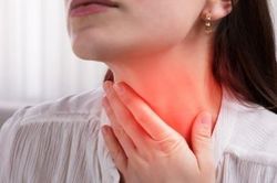 4 bí quyết giúp bạn nằm máy lạnh không bị đau họng