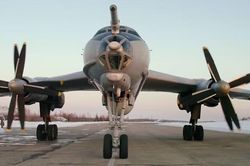 UAV Ukraine phá hủy máy bay liên lạc hạt nhân cực hiếm Tu-142MR của Nga?