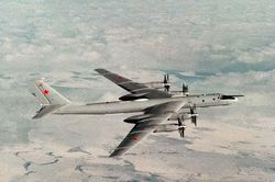UAV Ukraine phá hủy máy bay liên lạc hạt nhân cực hiếm Tu-142MR của Nga?