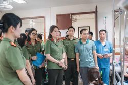 Tiếp thêm nghị lực, thắp sáng niềm tin cho bệnh nhi Viện Huyết học và Truyền máu Trung ương