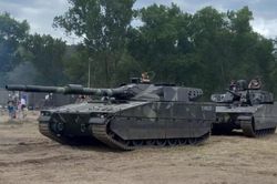 Cuộc đối đầu quyết liệt giữa xe tăng CFL-120 Karpat và CV90120