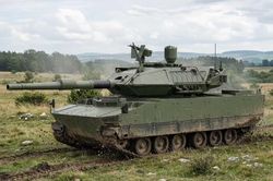 Cuộc đối đầu quyết liệt giữa xe tăng CFL-120 Karpat và CV90120