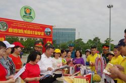 Bộ Chỉ huy quân sự tỉnh Tuyên Quang tổ chức trưng bày và tuyên truyền sách pháp luật