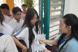 Hơn 151.000 thí sinh ở TP Hồ Chí Minh làm thủ tục dự thi lớp 10