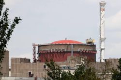 Nga tố Ukraine tấn công nhà máy điện hạt nhân gây một lỗ thủng ở phòng máy, ông Medvedev cảnh cáo Kiev và NATO