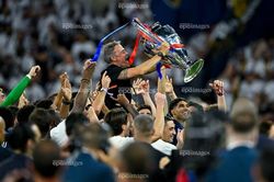 HLV Luis Enrique và PSG chạm hàng loạt kỷ lục Champions League