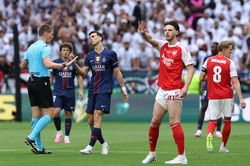 Arsenal gây bất ngờ với pha giao bóng lạ ở chung kết Champions League