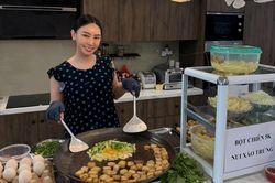 Tiệm cơm tấm, hủ tiếu đặc biệt ở TP.HCM của 'phú bà TikTok'