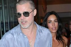 Brad Pitt si mê bạn gái kém 29 tuổi