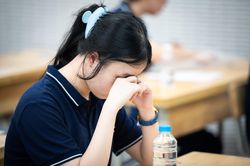 Bốn thí sinh mang điện thoại, bị đình chỉ thi lớp 10 ở Hà Nội
