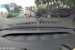 Đi ôtô vào làn môtô sẽ bị phạt bao nhiêu?