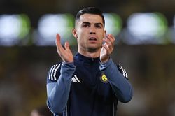 Ronaldo xả hơi cùng gia đình trước thềm World Cup