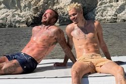 Beckham và con trai gây chú ý