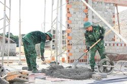 Bộ đội Biên phòng chung sức xây trường, chắp cánh ước mơ nơi biên cương