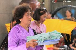 An Giang: Hơn 400 người cùng may áo dâng Bà Chúa Xứ núi Sam