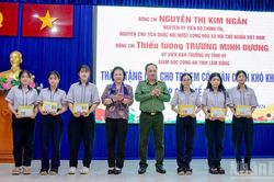 Lâm Đồng: Những món quà ý nghĩa đến với đặc khu Phú Quý