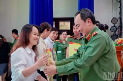 Lâm Đồng: Những món quà ý nghĩa đến với đặc khu Phú Quý