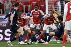 Lý do trung vệ Gabriel đá quả luân lưu 11 m quyết định của Arsenal