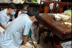 Hóc thịt khi ăn tối, cụ bà 81 tuổi ngừng tim