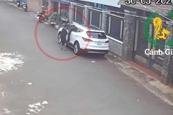 CLIP: Thót tim với bé trai 12 tuổi lái ô tô qua nhiều hẻm
