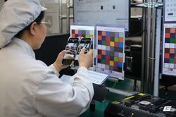 [GALLERY] Robot làm 85% nhưng HONOR vẫn giữ người ở khâu cuối