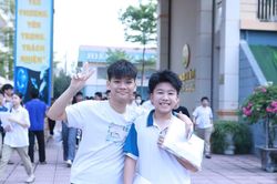 Sĩ tử Hà Nội thở phào nhẹ nhõm hoàn tất Kỳ thi vào lớp 10