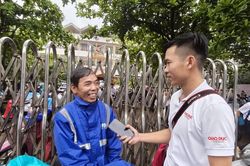 Hơn 3.300 thí sinh 'đội mưa' làm thủ tục dự thi vào lớp 10 tại Đắk Lắk