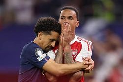 Khoảnh khắc sụp đổ của Arsenal sau trận chung kết Champions League