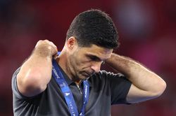 HLV Arteta nói gì khi Arsenal gục ngã ở chung kết C1?