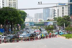 Hà Nội: Giao thông hỗn loạn ngày đầu rào chắn nút giao La Thành - Nguyễn Chí Thanh