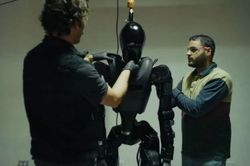Công ty công nghệ Mỹ thử nghiệm robot hình người trên chiến trường Ukraine