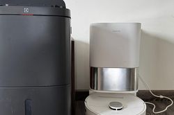 Đắt ngang xe máy, robot hút bụi gần 30 triệu đồng vẫn hút khách