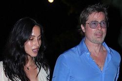 Brad Pitt đắm ch&igrave;m b&ecirc;n bạn g&aacute;i k&eacute;m 27 tuổi giữa l&uacute;c bị con từ mặt, x&oacute;a họ bố