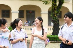Vừa thi xong ở Đồng Nai, nữ sinh tiếp tục 'chạy đua' kỳ thi lớp 10 TPHCM