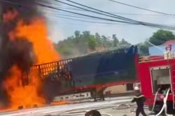 Xe tải ch&aacute;y ng&ugrave;n ngụt giữa trưa nắng n&oacute;ng ở Lạng Sơn