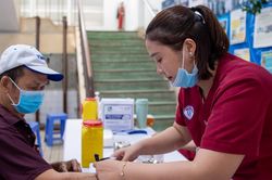 Người tạm trú tại TPHCM cần làm gì để được khám sức khỏe miễn phí?
