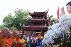 Thả bóng bay cầu nguyện quốc thái dân an