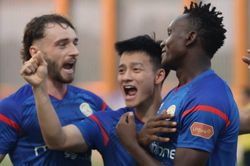Bộ đôi U23 Việt Nam tỏa sáng, PVF-CAND níu hy vọng trụ hạng