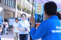 Thí sinh Hà Nội thở phào nhẹ nhõm sau môn thi cuối Kỳ thi tuyển sinh vào lớp 10 THPT