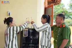 Những em bé đặc biệt bên trong Trại giam Thủ Đức vui mừng đón Tết Thiếu nhi