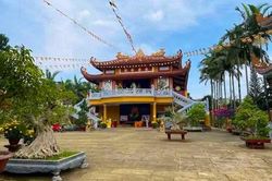Tạm dừng xây tháp gạch, lo dựng bảo tháp lòng người