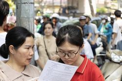 Hà Nội: Đề thi Toán khó, thí sinh rời phòng thi với nhiều cung bậc cảm xúc