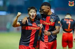 Vòng 25 V-League: Hà Nội FC thua sốc Hoàng Anh Gia Lai, PVF-CAND 'mơ' trụ hạng