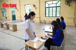 Tăng cường nhắc nhở thí sinh trước khi thi môn Toán lớp 10 Hà Nội