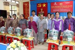 Vận động nguồn lực, chăm lo đời sống cho hộ nghèo, người yếu thế