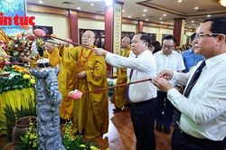 Trang nghiêm Đại lễ Phật đản Phật lịch 2570 tại chùa Quán Sứ