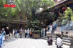 Trang nghiêm Đại lễ Phật đản Phật lịch 2570 tại chùa Quán Sứ